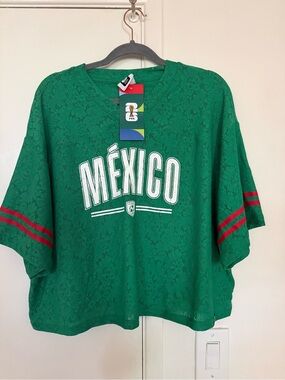 Old Navy Women’s Green "Mexico" Short Sleeve Lace Jersey sold out